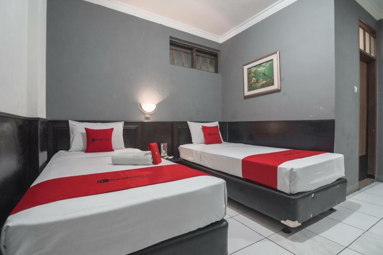 Reddoorz @ Cihampelas Bandung Exterior foto