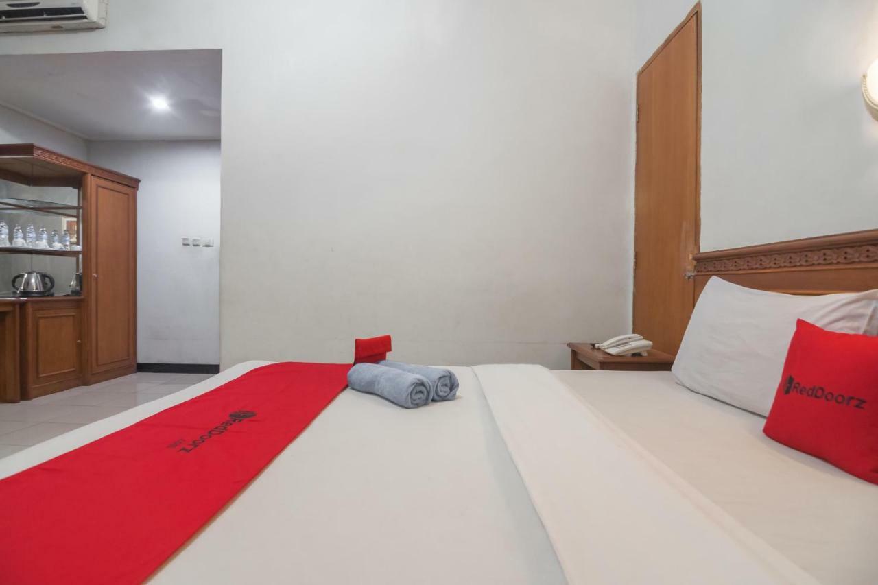 Reddoorz @ Cihampelas Bandung Exterior foto