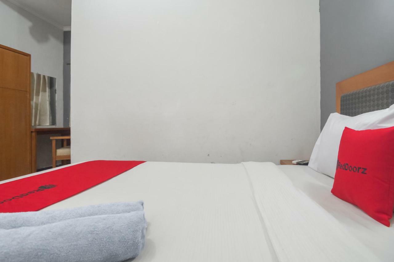 Reddoorz @ Cihampelas Bandung Exterior foto